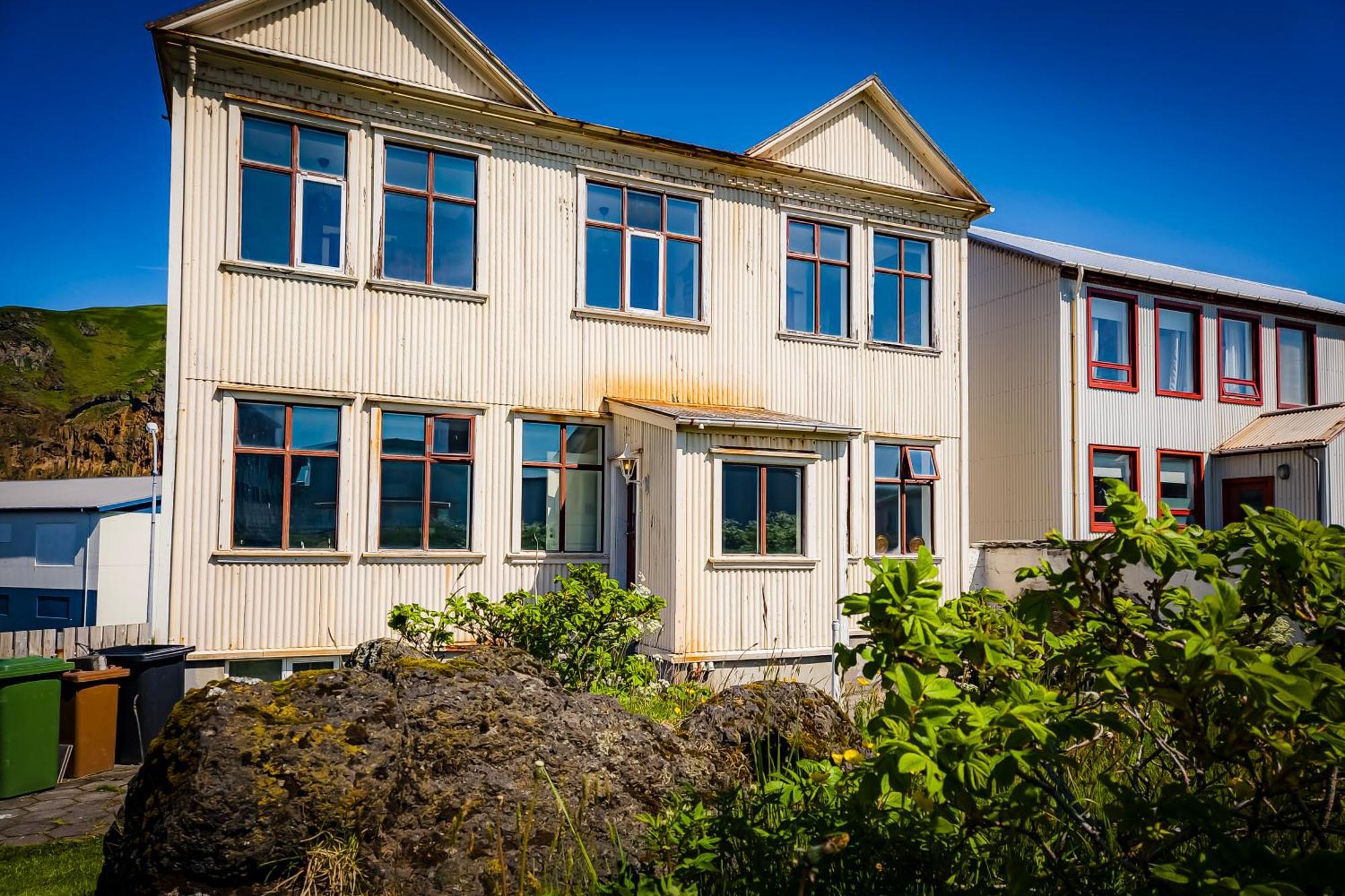 Guesthouse Holl Vestmannaeyjar Exterior photo